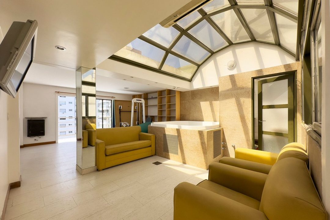 VENTA PISO DE 5 AMB C/DEP + 2 COCH. EN CABALLITO