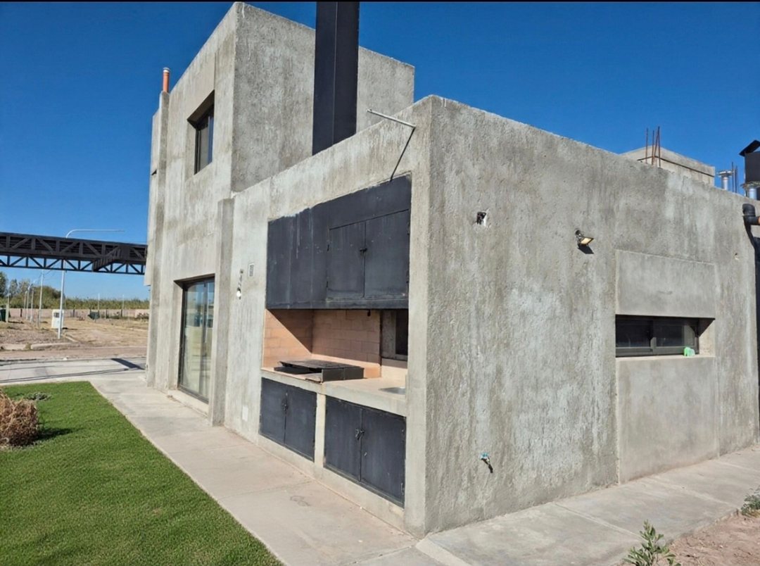 VENTA CASA DE CATEGORIA A ESTRENAR. Guaymallén