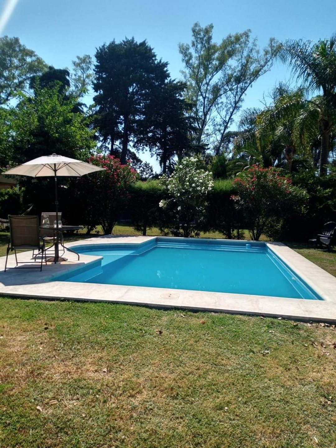 VENTA CASA DE DISEÑO CON PILETA , B° LA SOBERANA