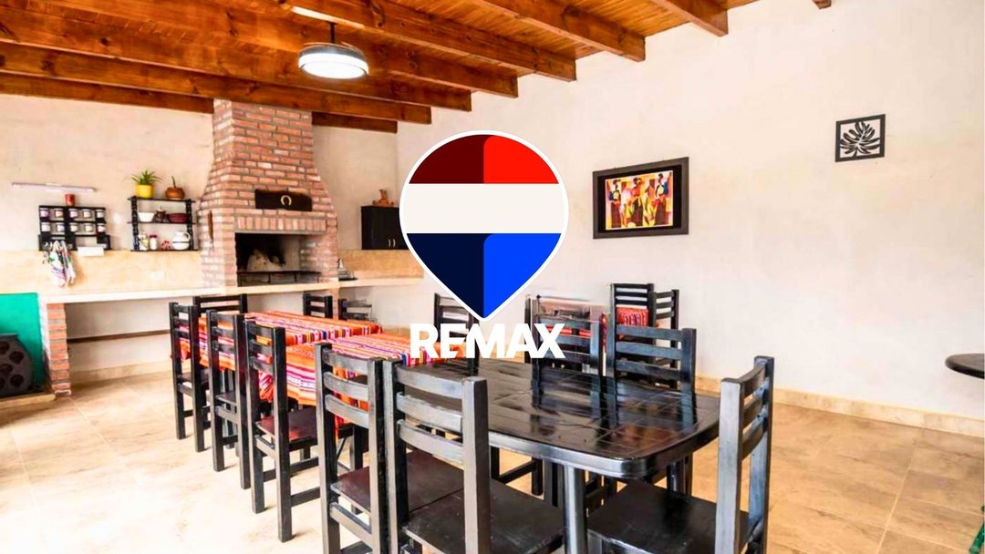 CASA VENTA LA MERCED CHICA CON PILETA 3 DORM