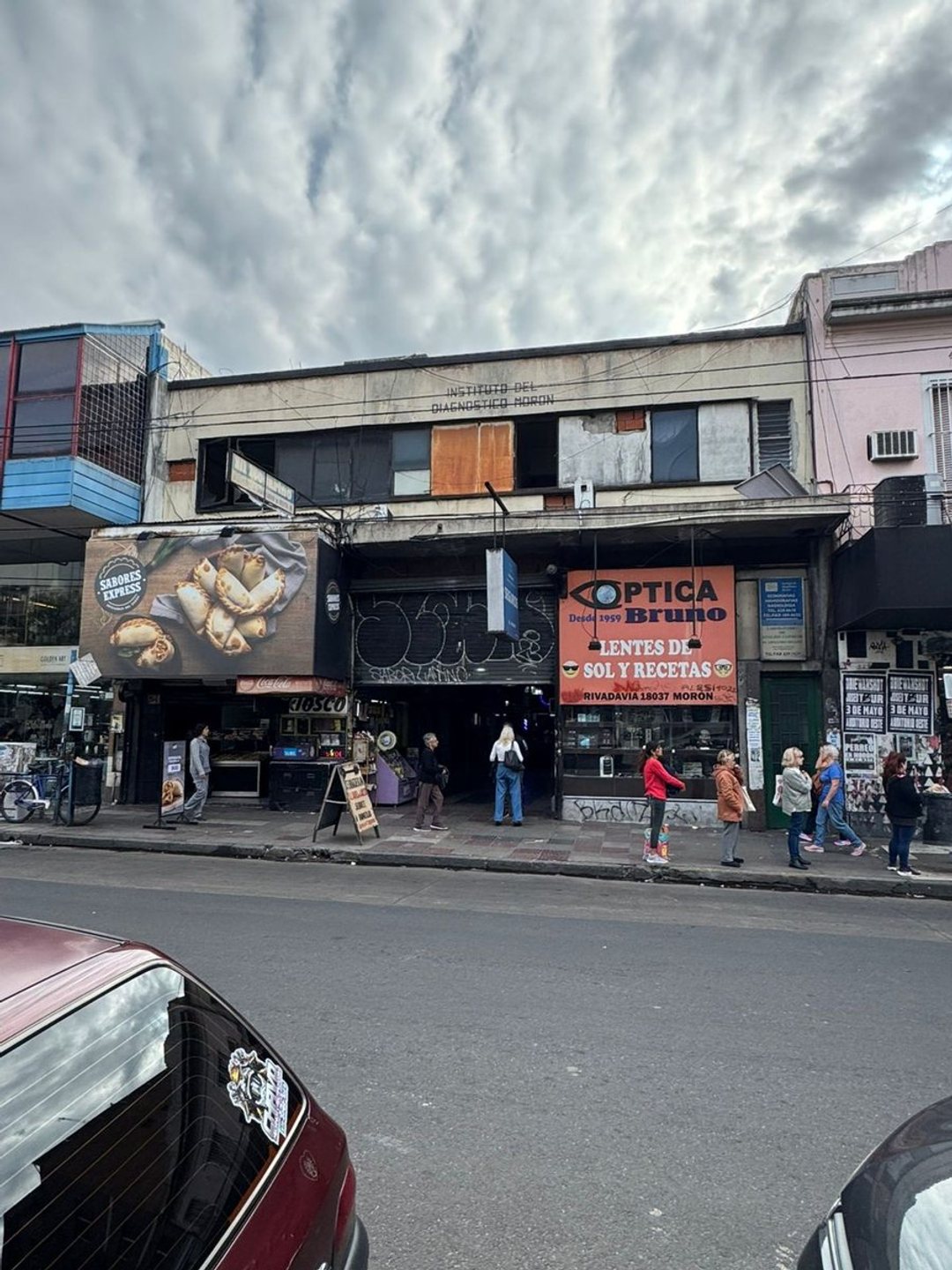 VENTA OFICINA EN MORON CENTRO 200MTS CUBIERTOS
