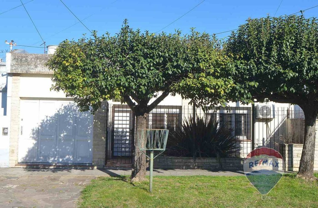 VENTA CASA 3 DORMITORIOS Y GARAGE APTO CREDITO