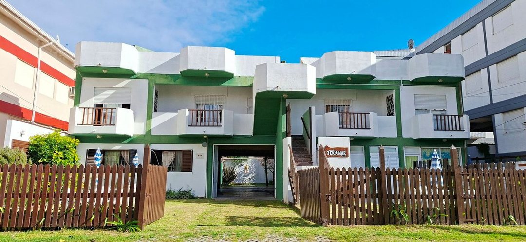 Complejo a la Venta en Villa Gesell con local