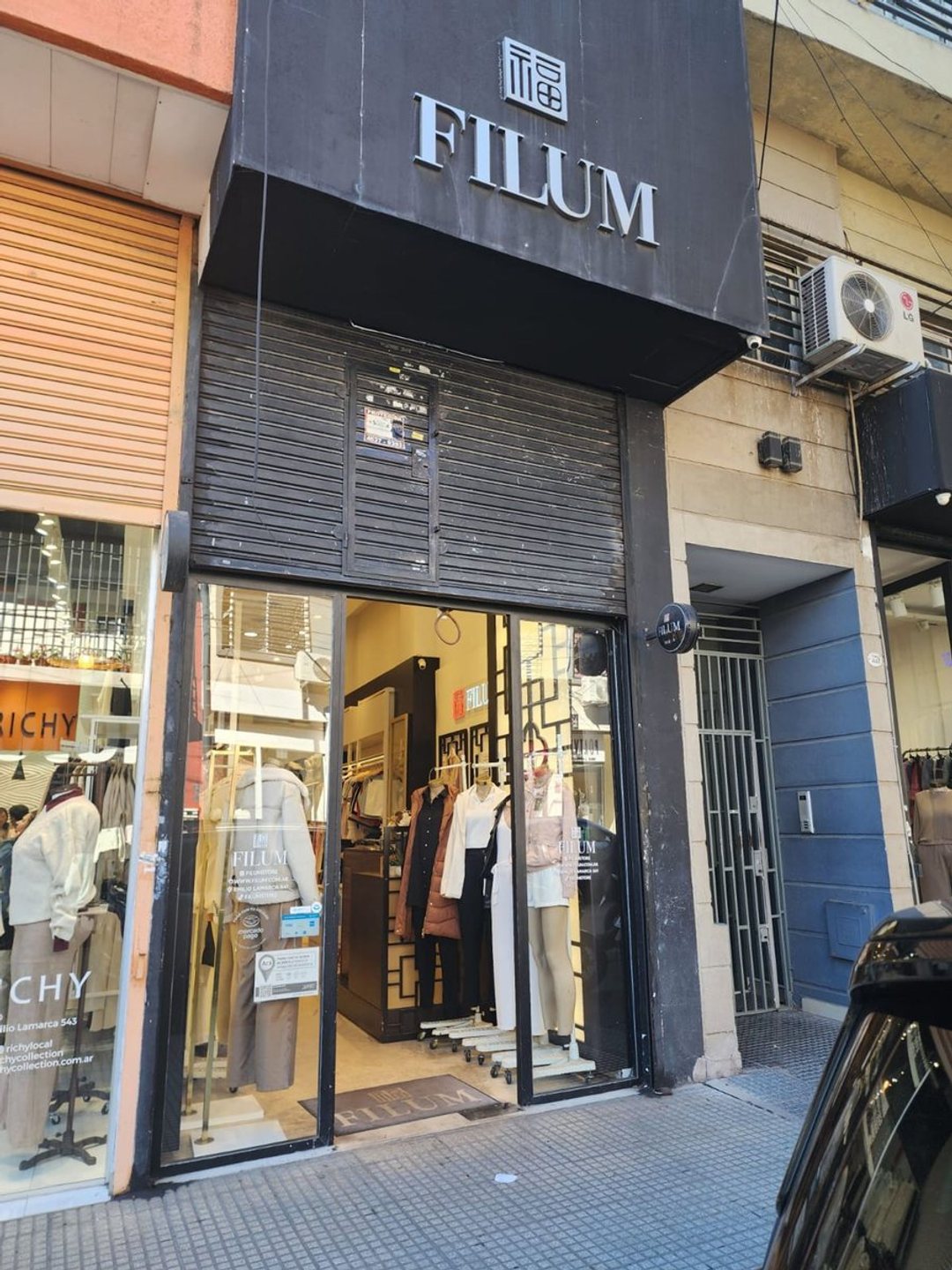 1/3 Local comercial en Flores 2.80 x 17 mts
