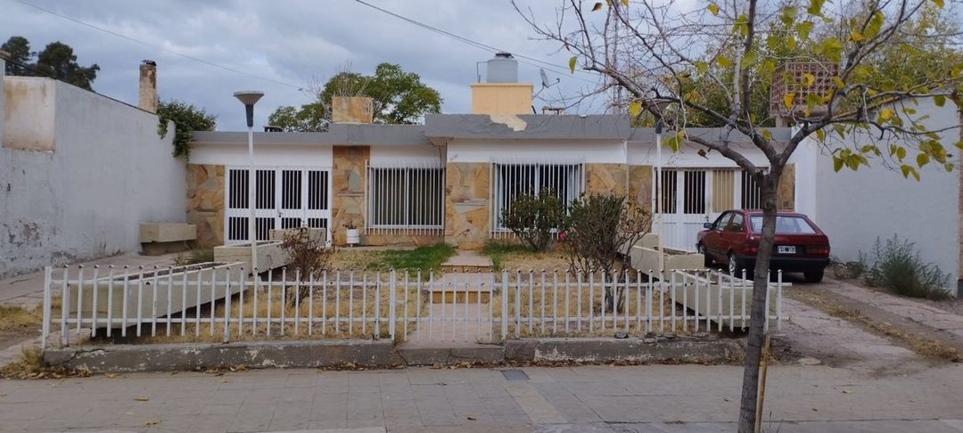VENTA-CASA A RECICLAR EN GRAN TERRENO-DORREGO-MZA
