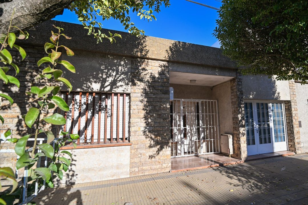 CASA DE DOS DORMITORIOS EN BARRIO CENTRO I