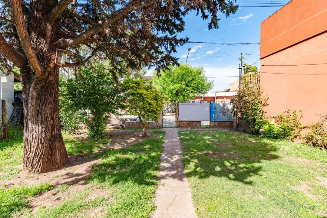 VENTA CASA 3AMB VILLA LUZURIAGA 366M2  TOTALES.