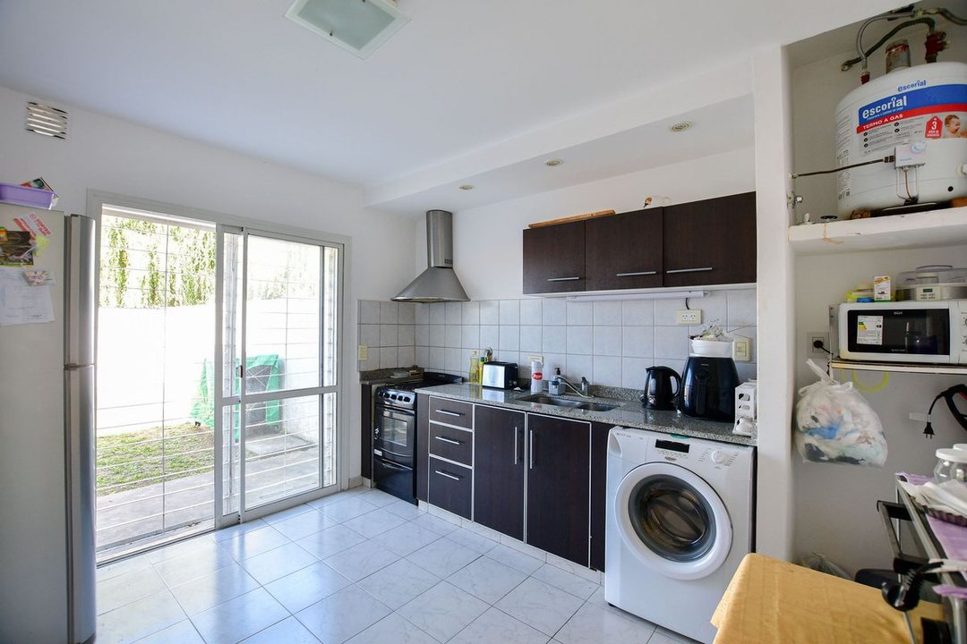 DUPLEX EN VENTA BERISSO 2 DORMITORIOS COCHERA