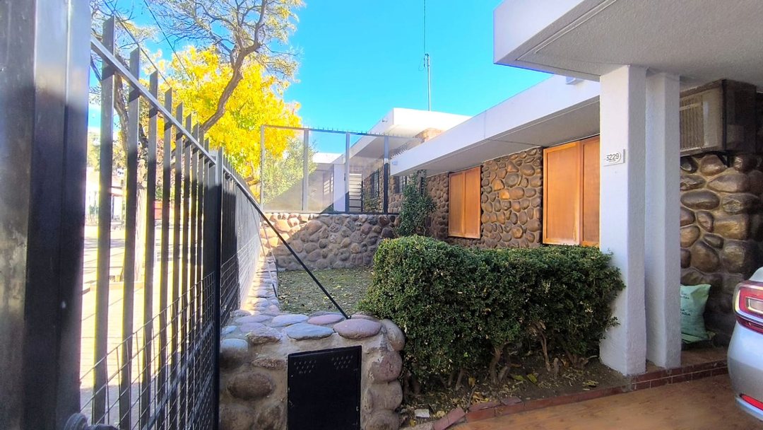 VENTA CASA BARRIO SUPE CALLE CHICLANA GODOY CRUZ