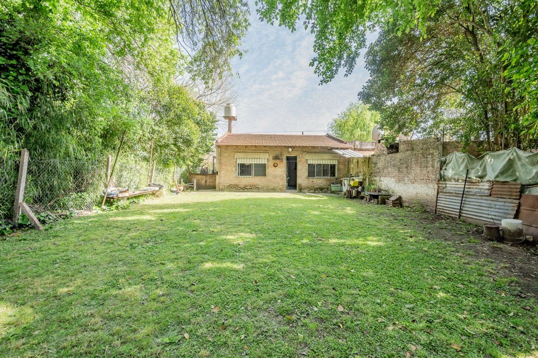 CASA EN VENTA A DOS CUADRAS DE RUTA 8