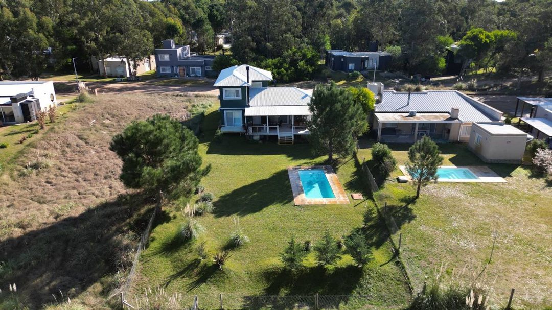 Casa Venta Costa Esmeralda con pileta toma permuta