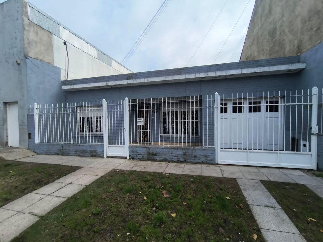 VENTA CASA 3 AMBIENTES A RECICLAR CON QUINCHO