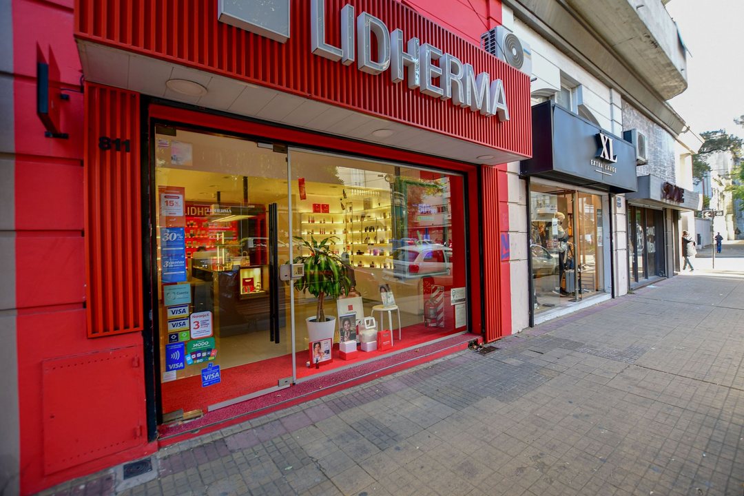 Local comercial c/ depósito + entrepiso Alquilado