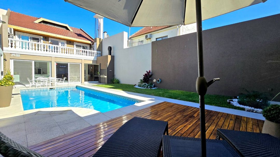 VENTA CASA 5 AMBIENTES VILLA LUGANO PILETA PARQUE