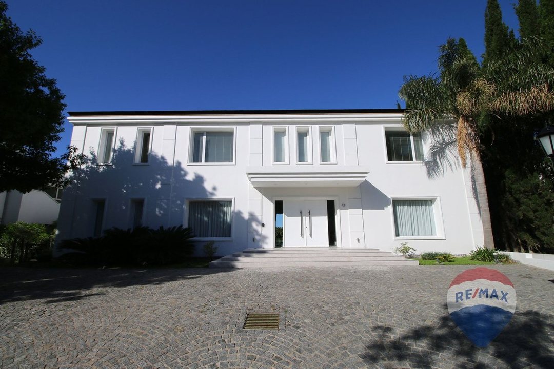 Magnifica Casa en Abril Club de Campo al Golf