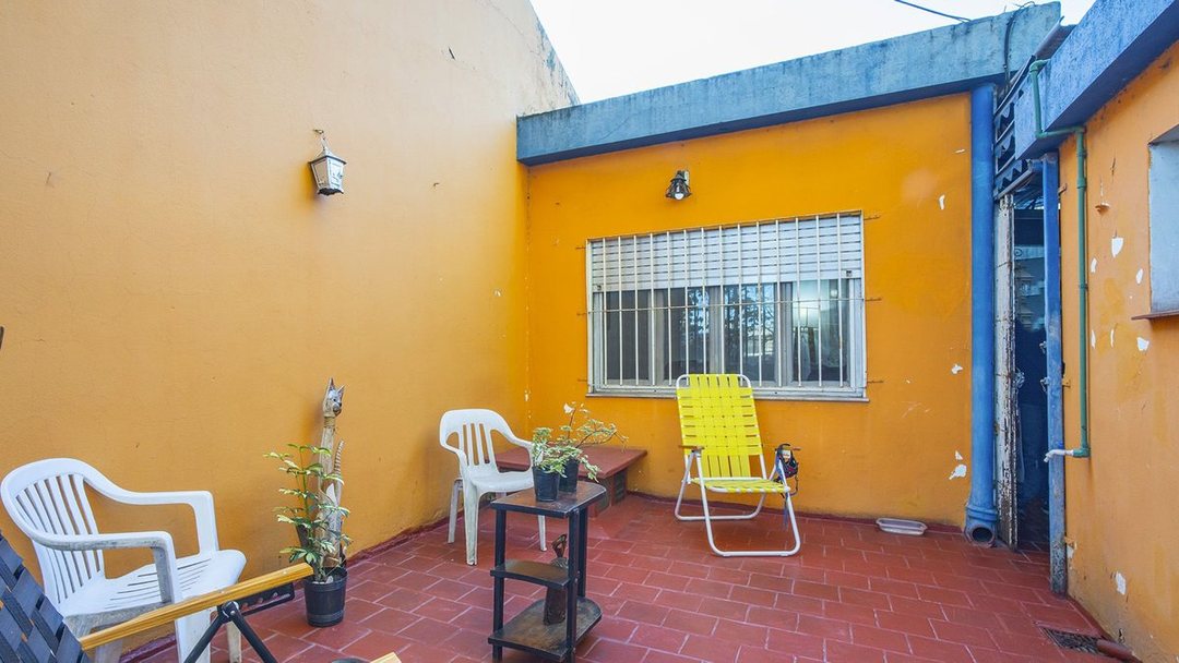Casa al frente 2 dorm. Terraza y parrilla