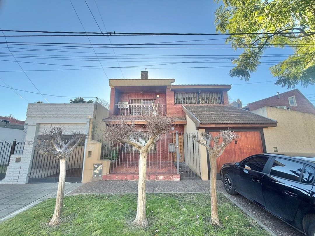 CASA EN VENTA - HURLINGHAM - PARQUE JOHNSTON