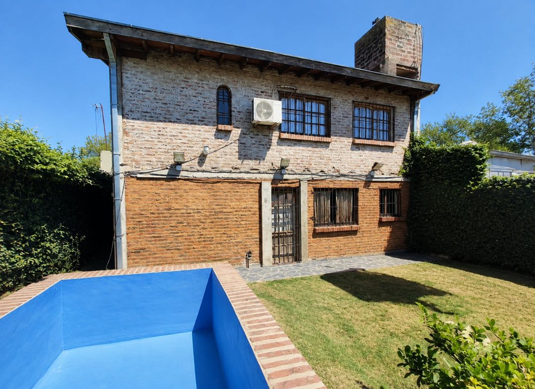 VENTA CASA 5 AMBIENTES ITUZAINGO PILETA Y COCHERA