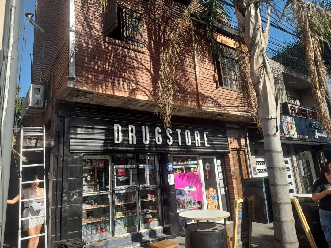 CASEROS VENTA 2 PH MAS LOCAL EN BLOQUE PERMUTA