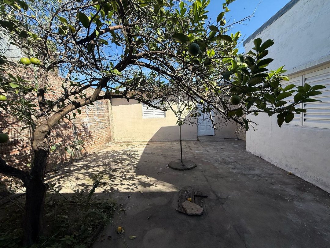 Se vende Interno único en Barrio Fomento.