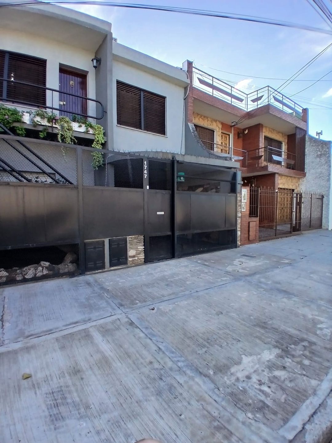 VENTA PH CASEROS 5 amb, garage / patio / galpon