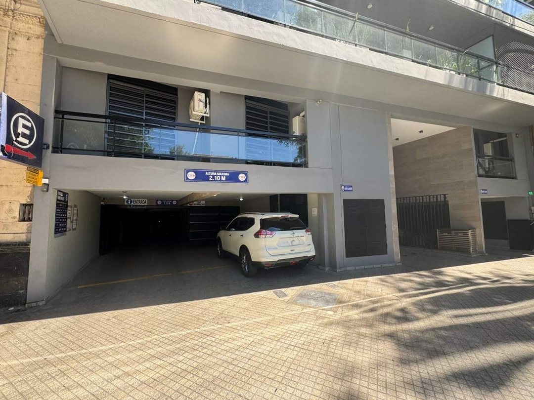 VENTA - COCHERA SOBRE AV. PELLEGRINI - TRIBUNALES