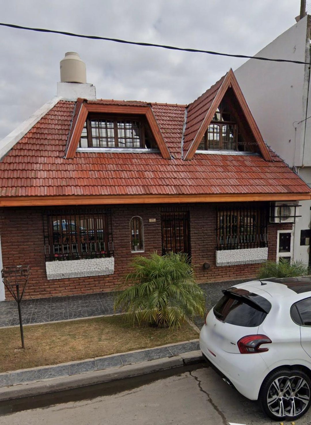 EXCELENTE CASA CHALET 4 AMB TERRAZA Y LAVADERO