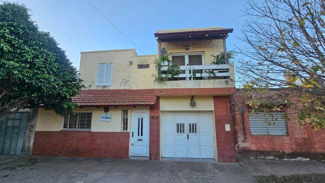 VENTA CASA 4 DORMITORIOS, COCHERA Y QUINCHO
