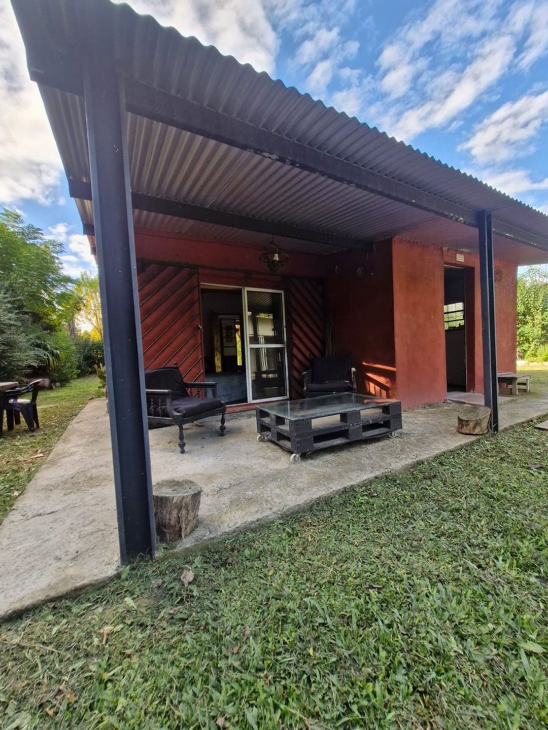 CASA QUINTA 3 AMB. EN LOBOS C/PILETA Y QUINCHO