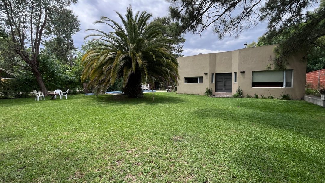 venta casa con pileta Campana PBA
