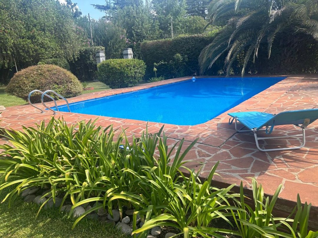 VENTA CASA QUINTA CON PILETA  QUINCHO  LA REJA