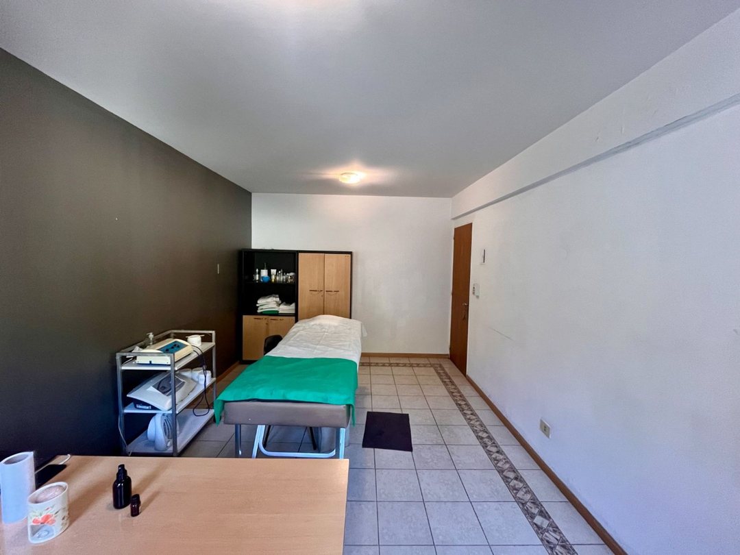 Consultorio en venta con recepción y SUM