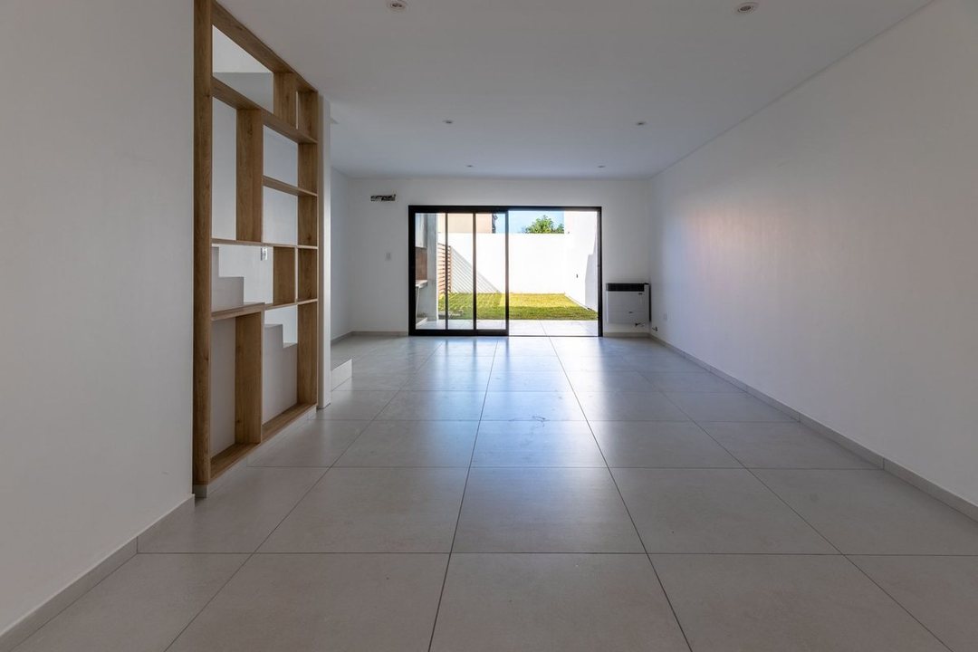 CASA VENTA LA PLATA 3 DORMITORIOS PARQUE ESTRENAR