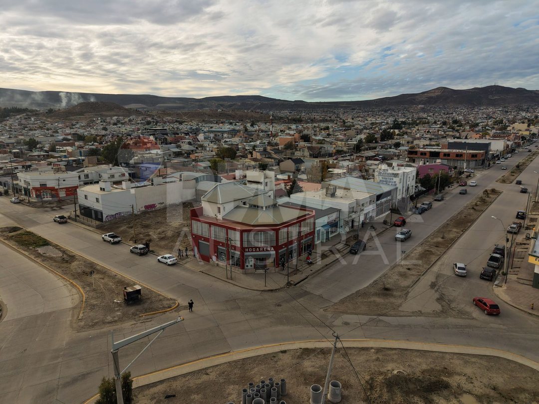 Local comercial en esquina de 3 avenidas