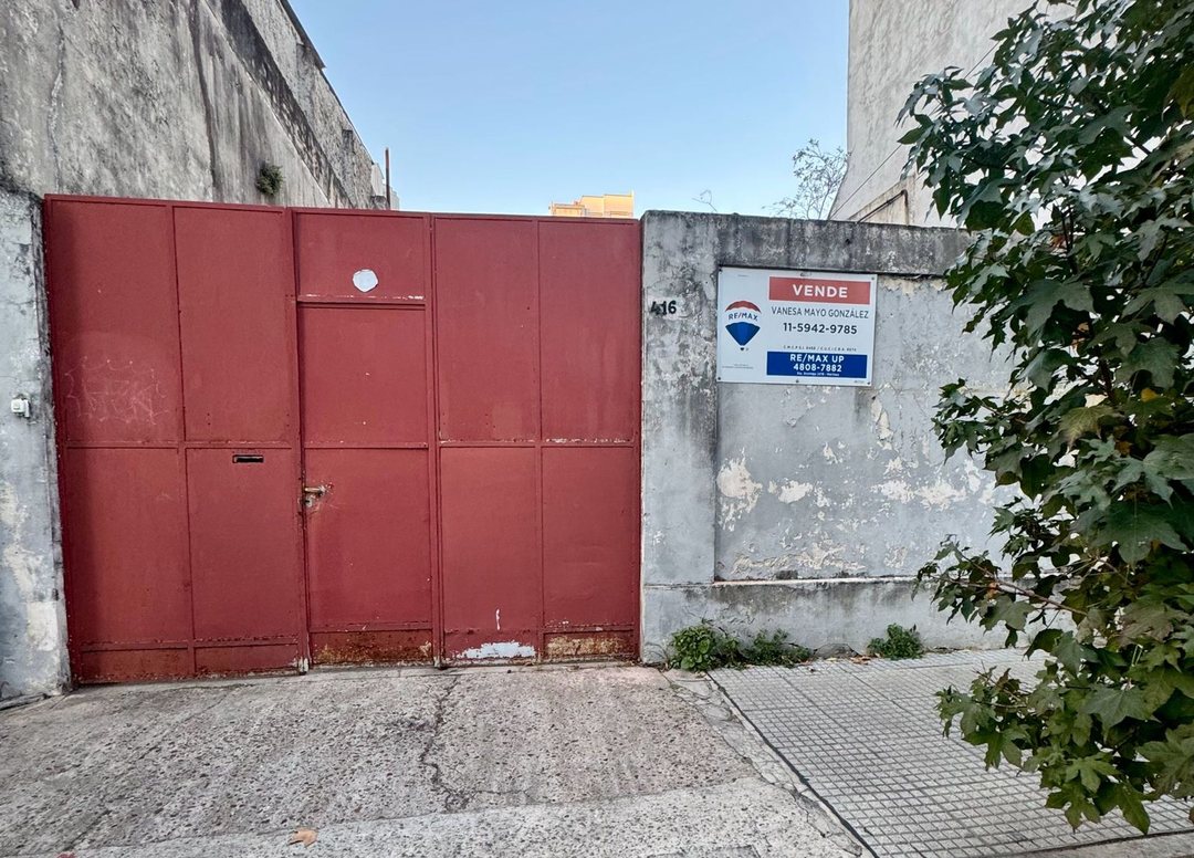CASA LOTE PROPIO FLORESTA USAA 990M² SIN PLUSVALIA