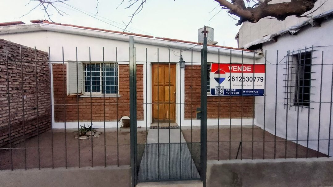 VENTA DE CASA BARRIO LA ESTANCUELA GODOY CRUZ