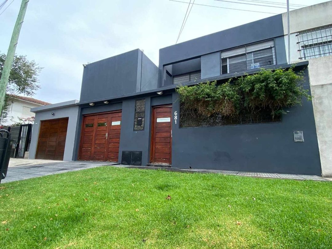 VENTA PH CONSTITUCION CON GARAGE Y PARRILLA