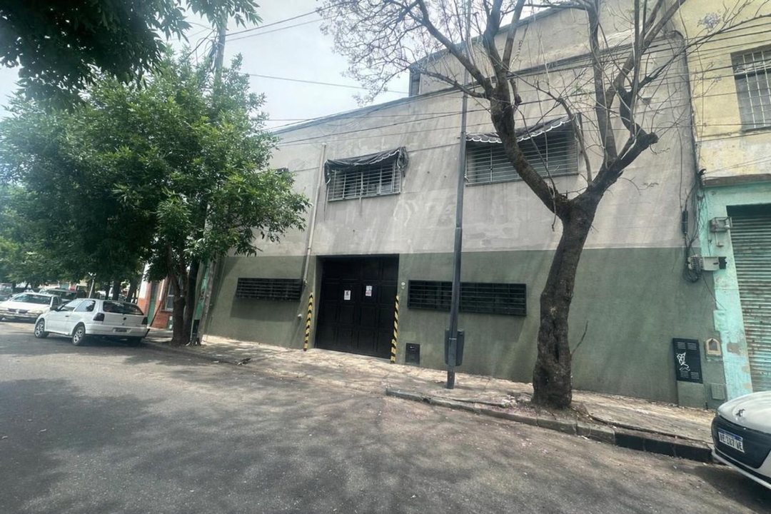 VENTA DEPOSITO GAPON BARRACAS SALIDA A DOS CALLES