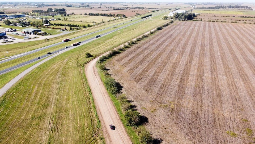 VENTA DE CAMPO INDUSTRIAL SOBRE Au09 y Ruta 26