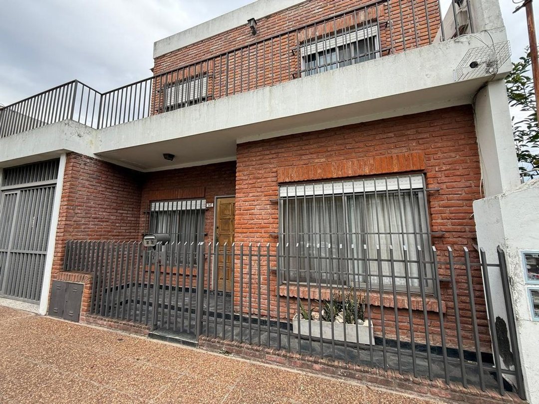 OPORTUNIDAD  DOS CASAS EN UN MISMO LOTE PALOMAR
