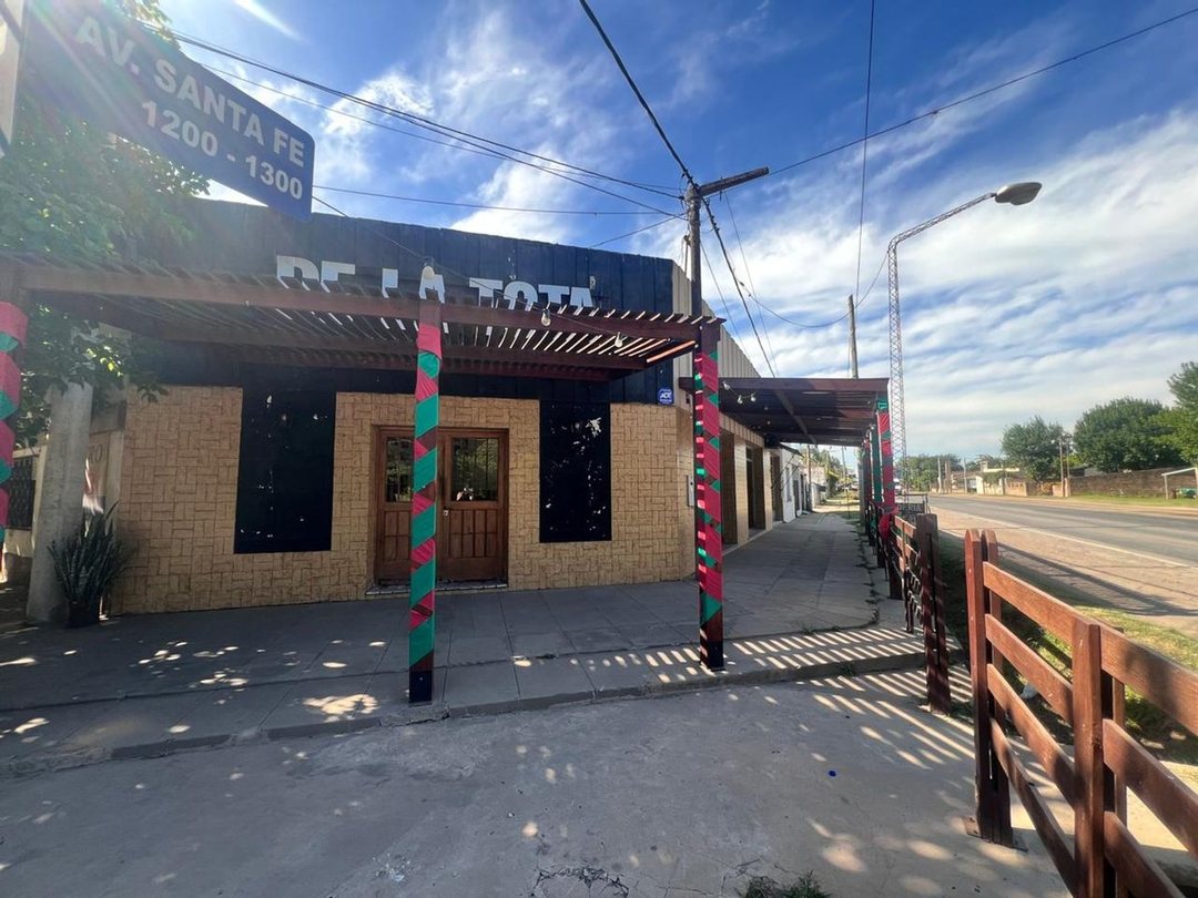 VENTA DE CASA Y LOCAL SOBRE RUTA NELSON