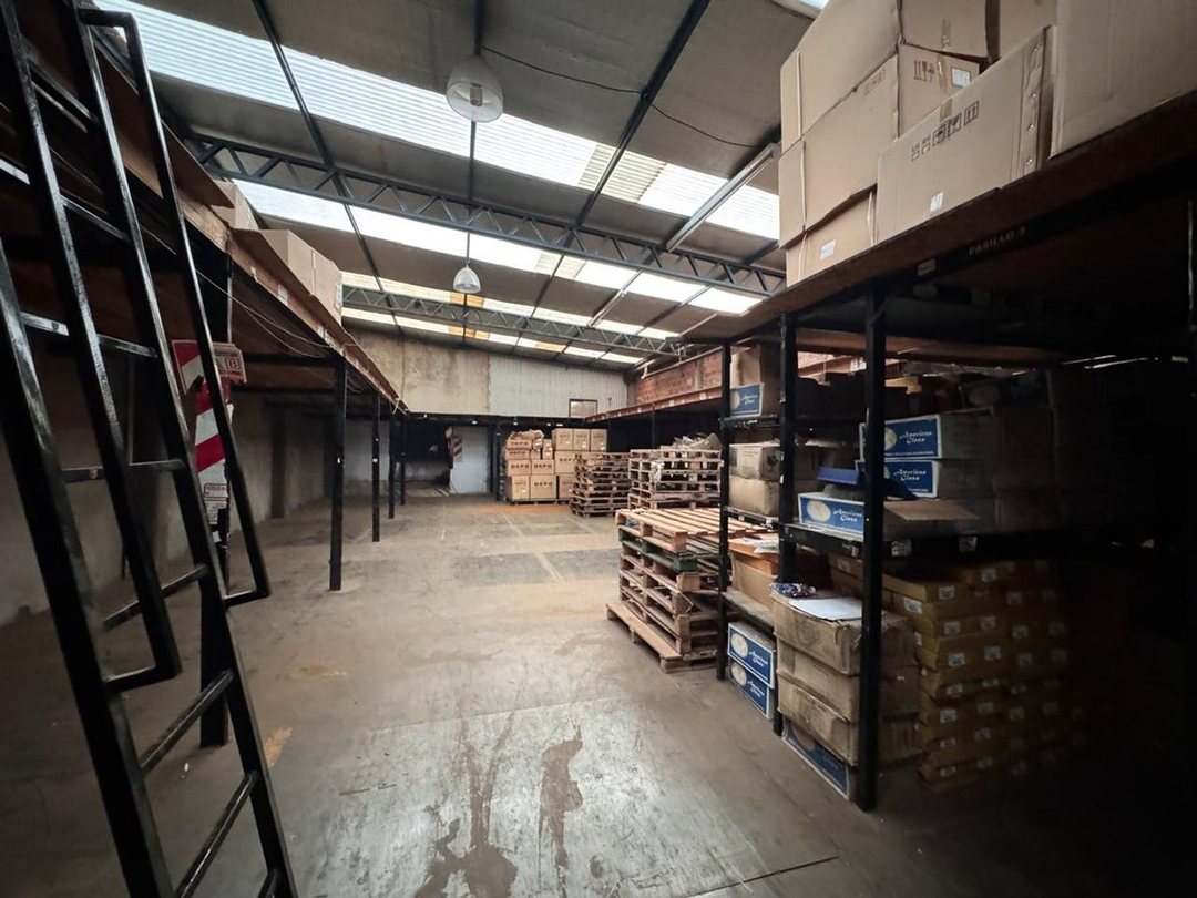 VENTA DEPOSITO CON OFICINAS MONTACARGA ITUZAINGO