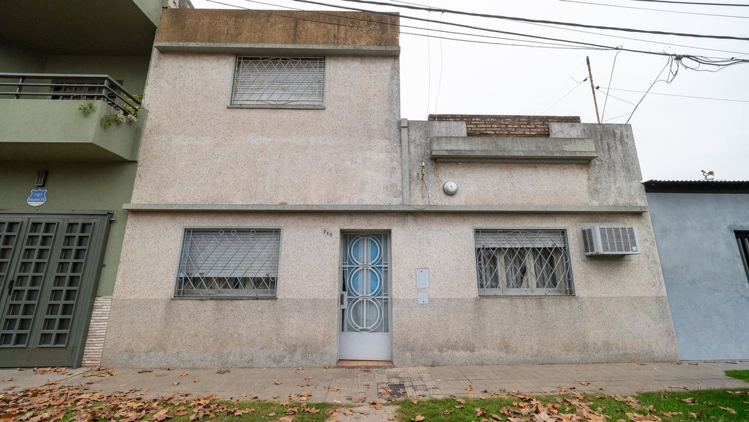 CASA EN VENTA 3 DORMITORIOS BARRIO MATHEU
