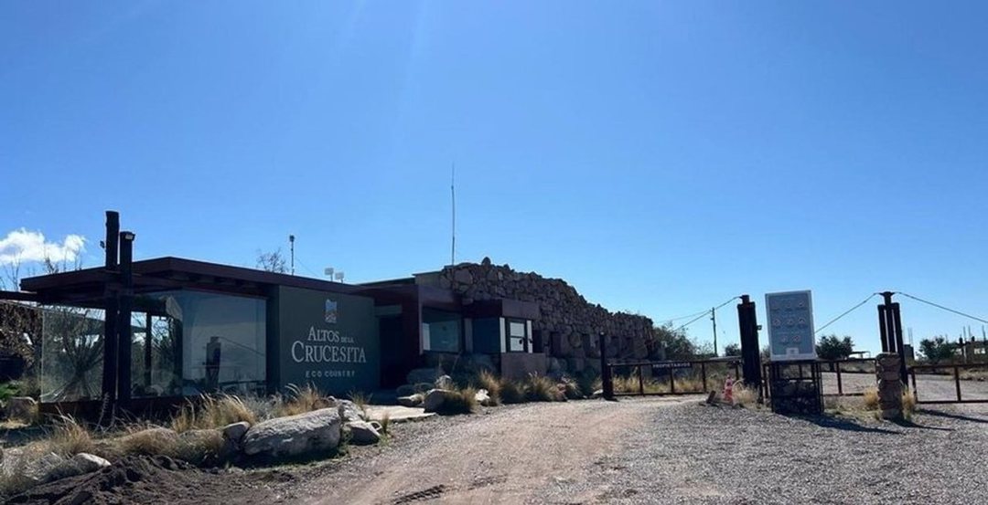 TERRENO EN ALTOS DE LA CRUCESITA