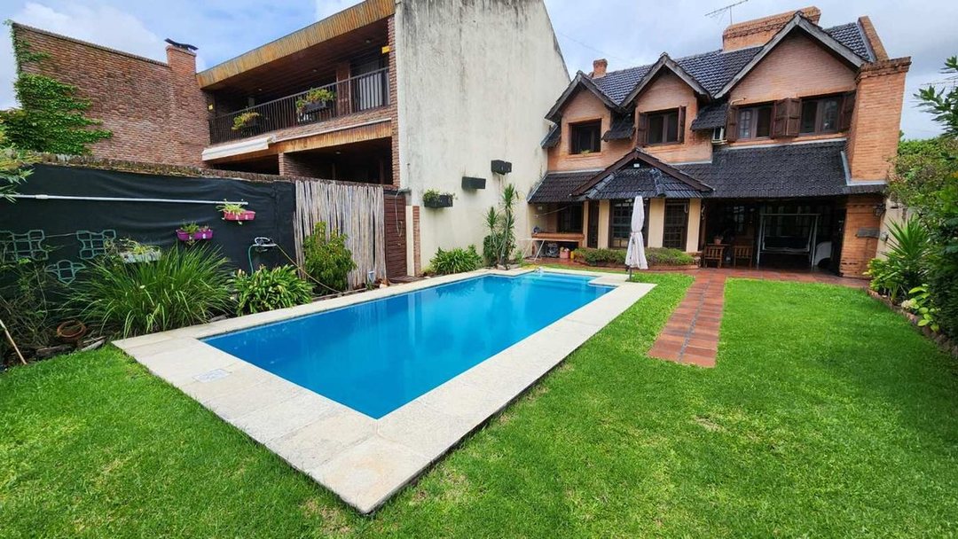 CASA 5 AMBIENTES EN VENTA HAEDO MORON CHALET