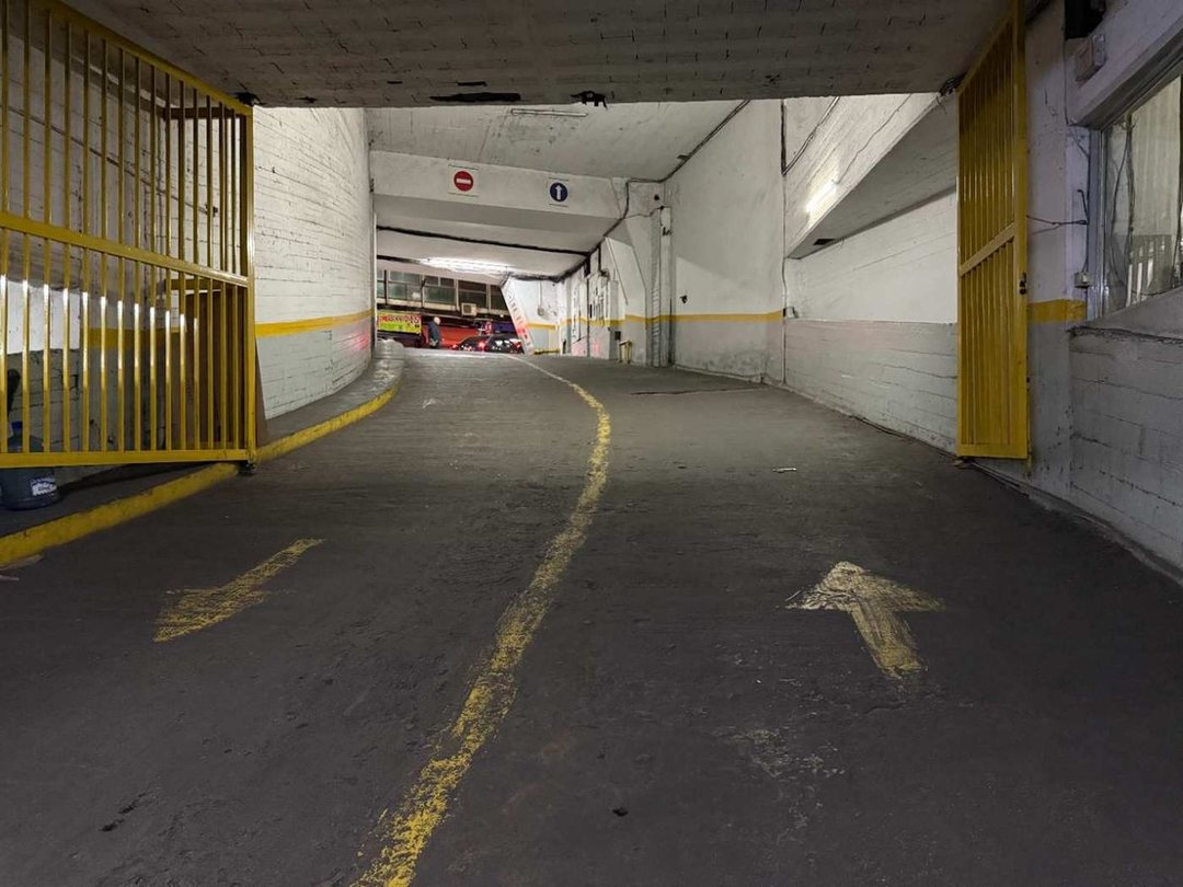 VENTA COCHERA FIJA CUBIERTA BALVANERA FACIL ACCESO