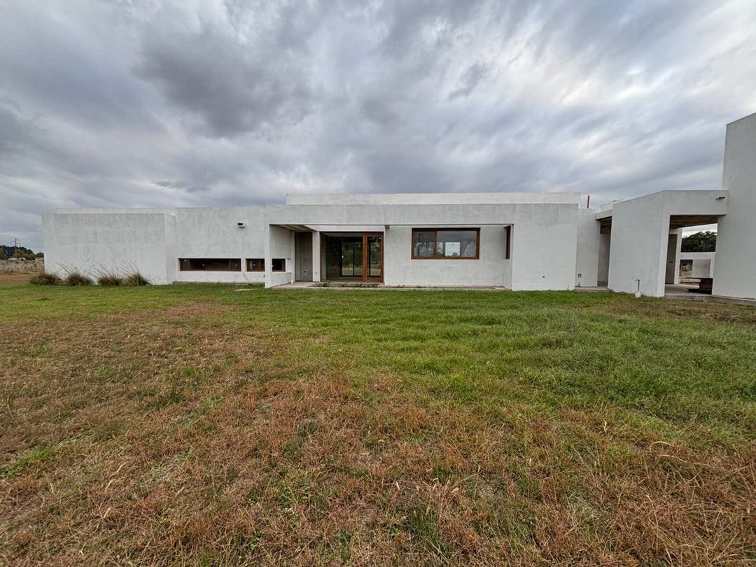 CASA QUINTA EN VENTA EN BRAGADO EN CONSTRUCCION