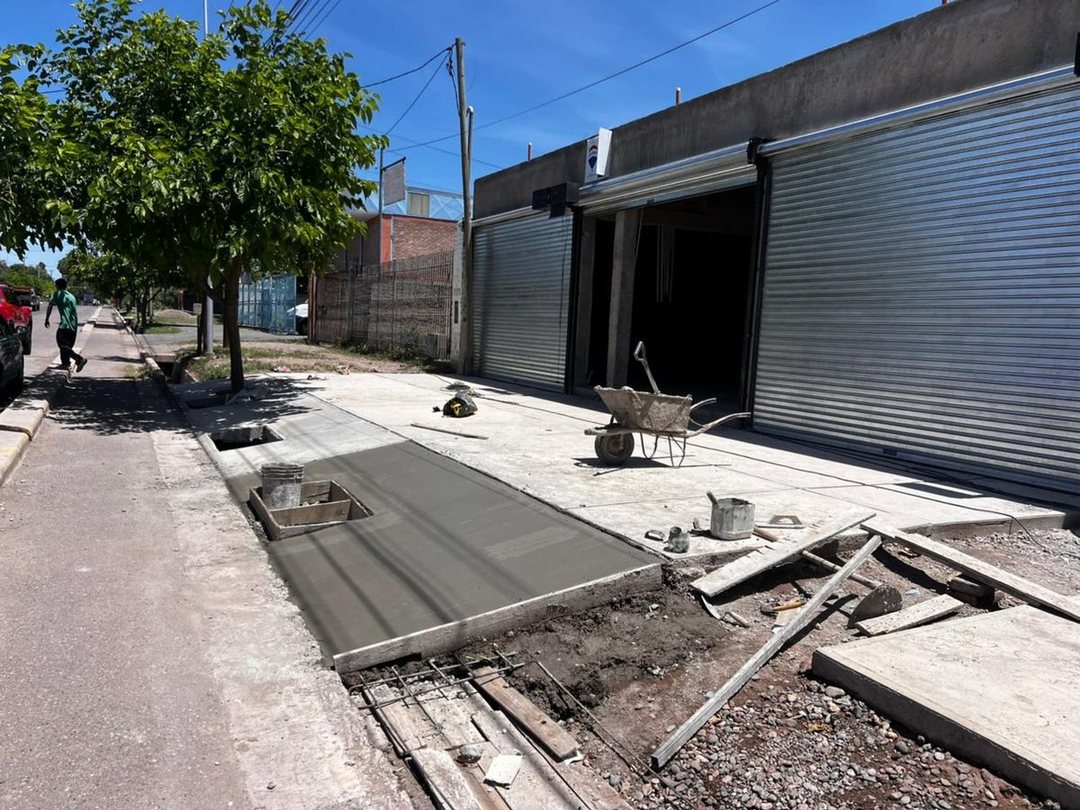 LOCALES COMERCIALES  EN VENTA CALLE URQUIZA MAIPU