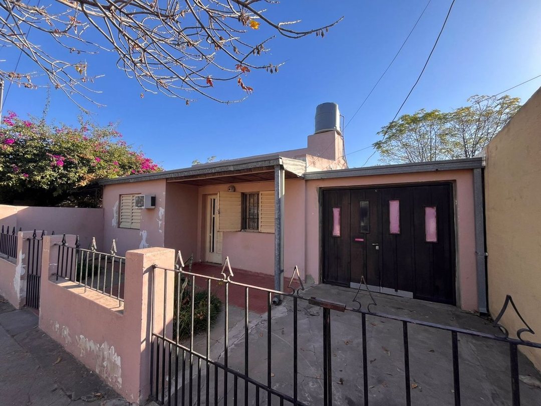 VENTA/CASA/2 DORMITORIOS/COCHERA.