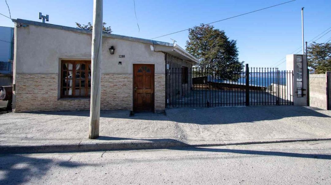 VENTA COMPLEJO 3  DEPARTAMENTOS + 1 CASA